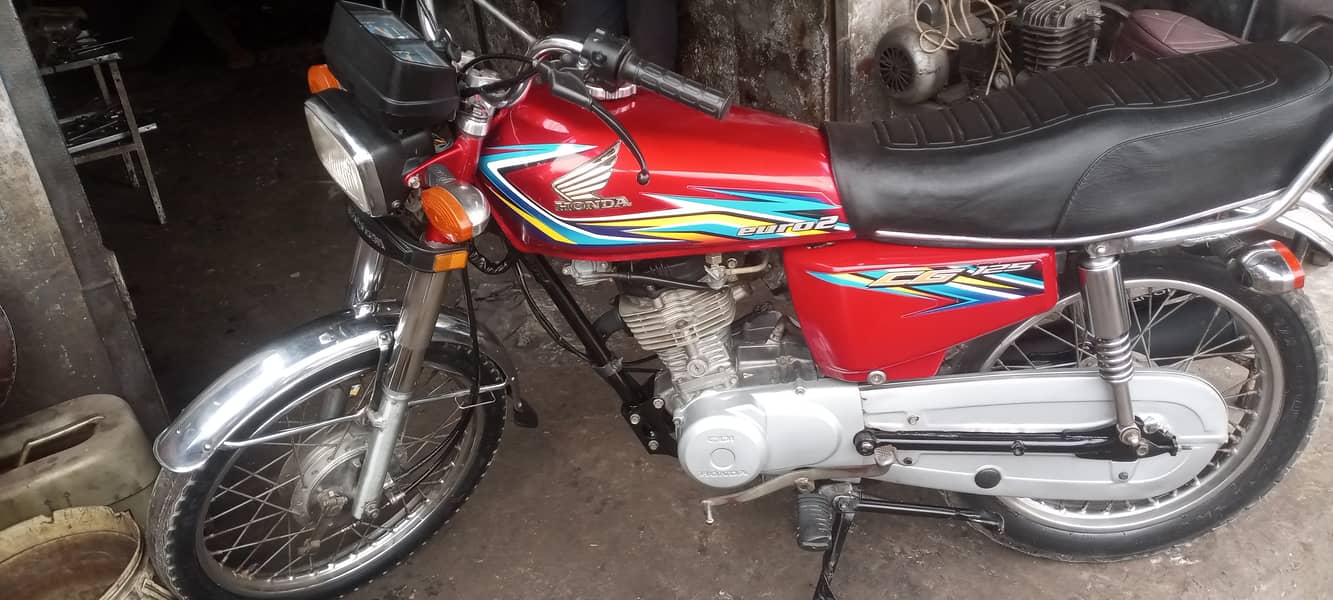 good look Honda 125 for sal. 03116854847 . . . . . . . . 03160687172 8