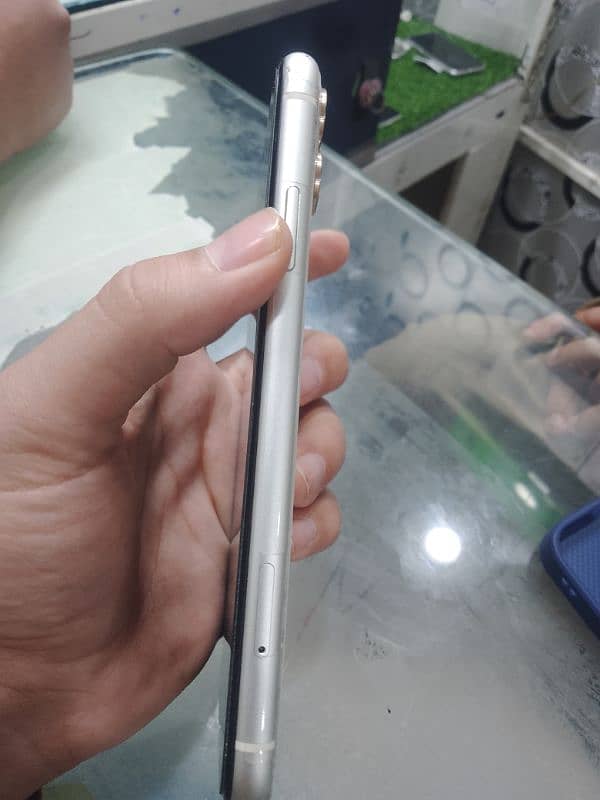 iphone 11 (10/9) condition 2