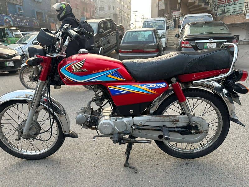 HondaCD70 very smooth and Good condition,total genion, UET,Lahore, A+. 2