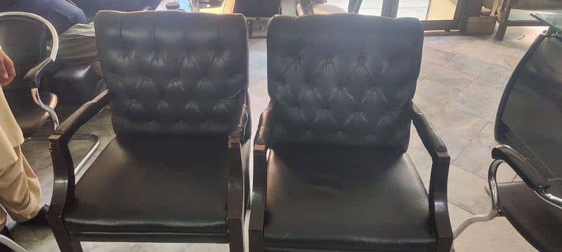 Executive table with 2 exative chairs Is available for Sale 6