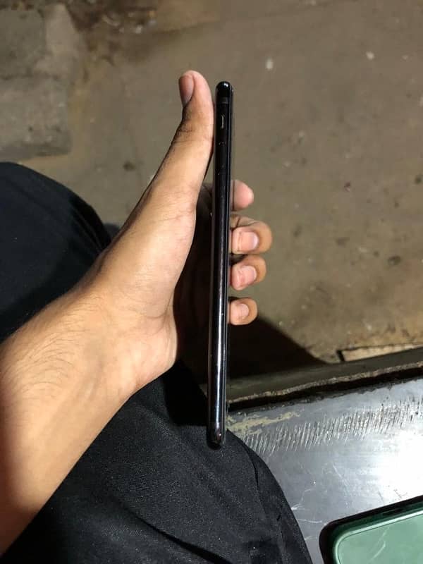 iphone 7 plus Jet black color 128gb 3