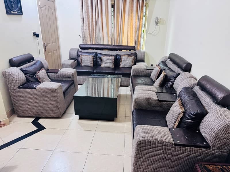 Seven Seater Sofa Set In Good Condition 0