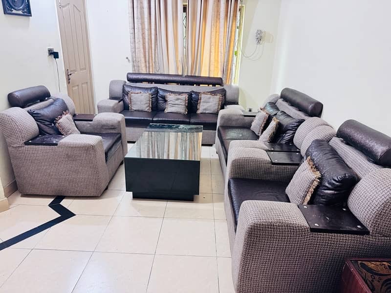 Seven Seater Sofa Set In Good Condition 1