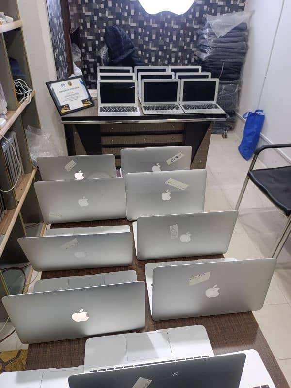 BIG SELL QUANTITY AVAILABLE MACBOOK AIR 2015 11 INCH CORE I5 4GB/128GB 1