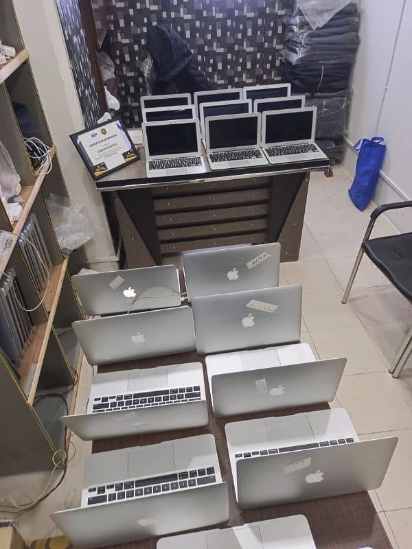 BIG SELL QUANTITY AVAILABLE MACBOOK AIR 2015 11 INCH CORE I5 4GB/128GB 2