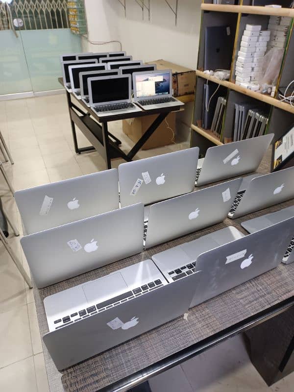 BIG SELL QUANTITY AVAILABLE MACBOOK AIR 2015 11 INCH CORE I5 4GB/128GB 4