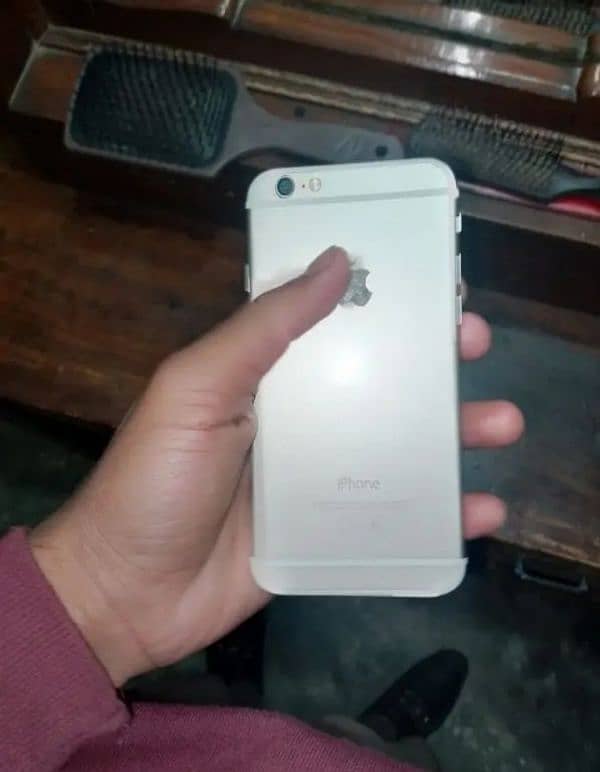 I phone 6 non PTA , camera 10/10 , finger print Kham ni kar ta 1