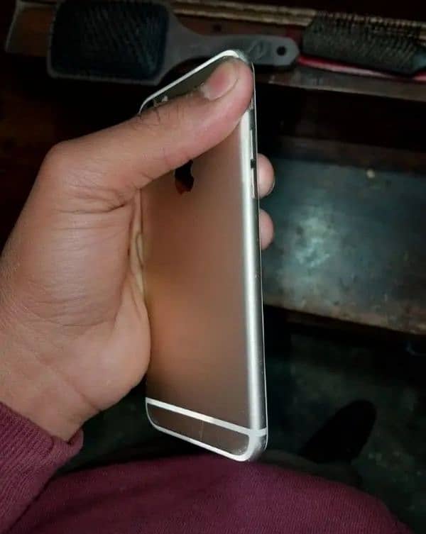 I phone 6 non PTA , camera 10/10 , finger print Kham ni kar ta 2