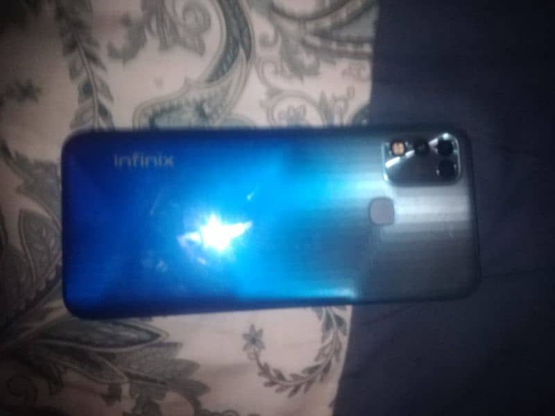 Infinix hot 11 play 4/64for sell I use it for 1 year 2