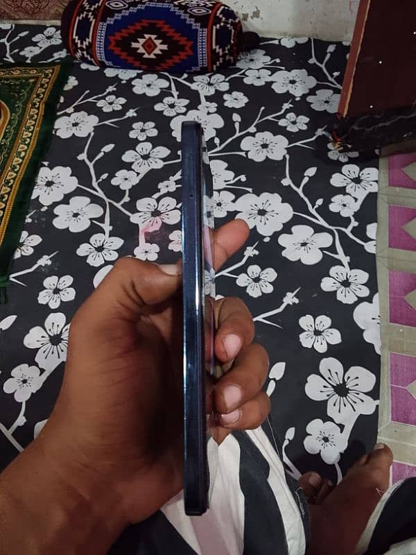 Infinix hot 40i 8+8 128 read add 4