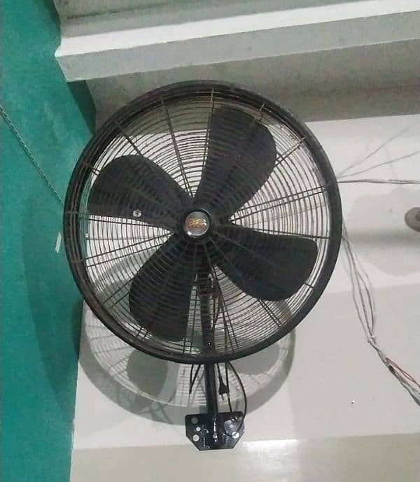 bracket fan urgent sale 0