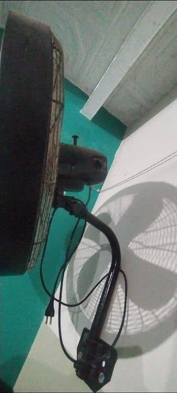 bracket fan urgent sale 1