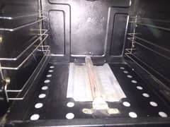 Baking oven with gas