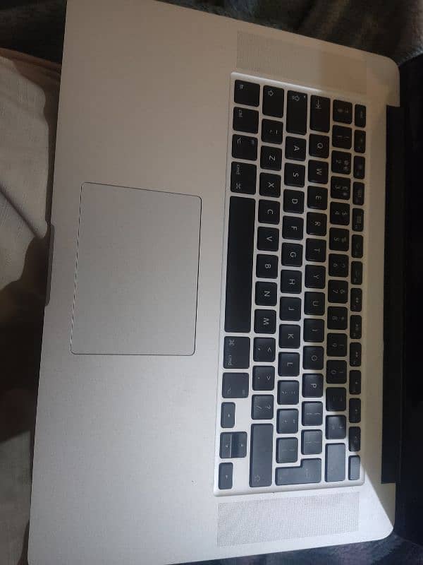 MacBook Pro 2014.16 GB Ram  500 GB SSD 3