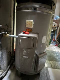 20 ltr Geyser in new condition one month used