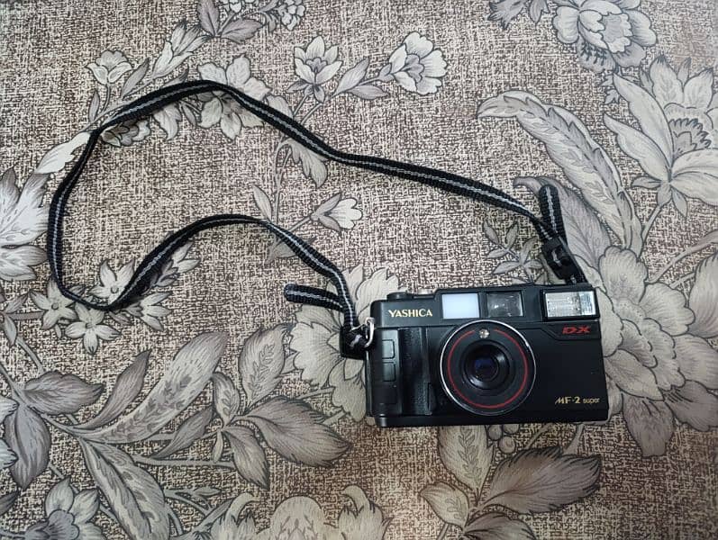 yashica MF-2 super camera 0