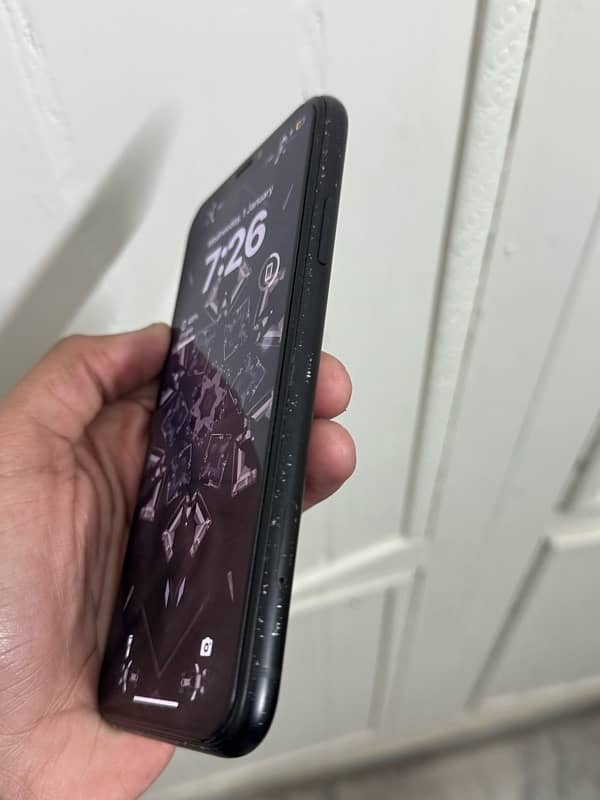 Iphone XR ( urgent sale ) 6