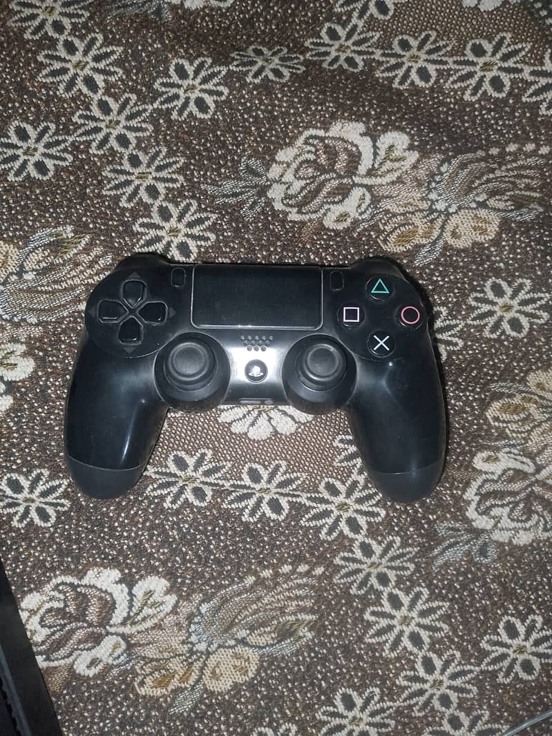 PS4 Jialbreak 9.0 with Original Controller and Cables 1