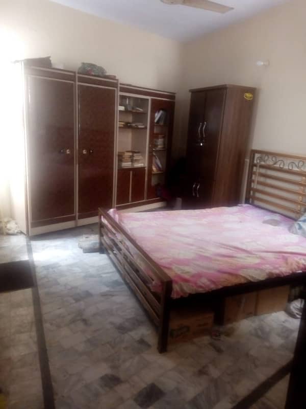 Beautiful main road facing 3bed dd 2nd floor flat main university road gulistan e jauhar block7 1