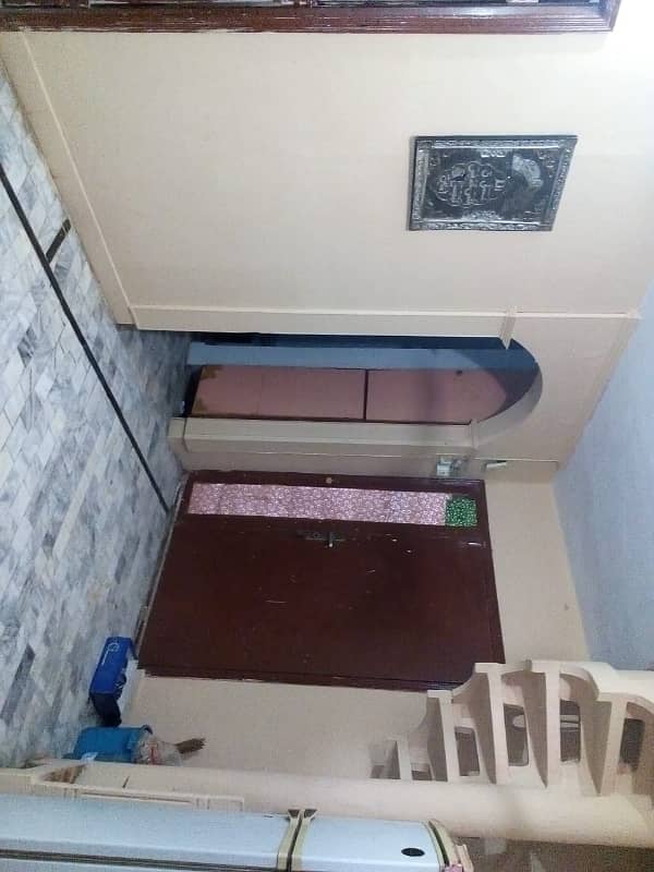 Beautiful main road facing 3bed dd 2nd floor flat main university road gulistan e jauhar block7 2