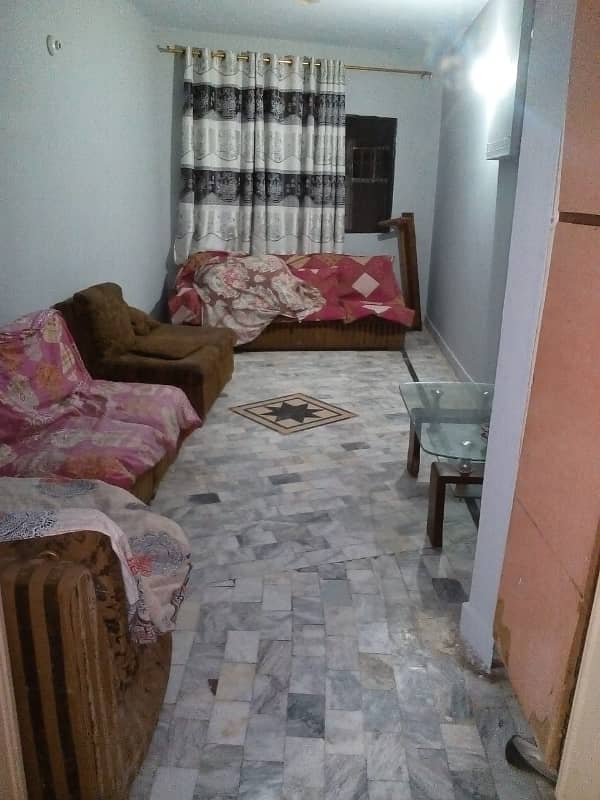 Beautiful main road facing 3bed dd 2nd floor flat main university road gulistan e jauhar block7 4