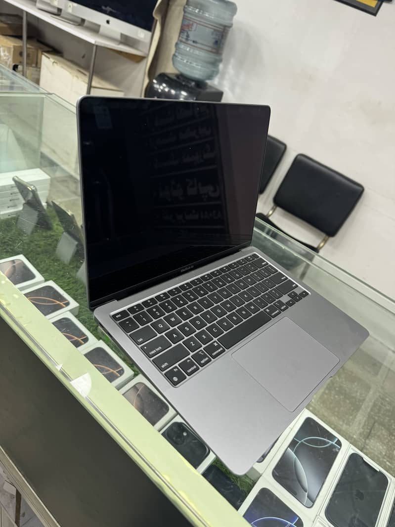 2020 MacBook Air 13.3" M1 Ram 8 and 16 SSD 256 512 2