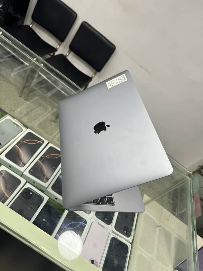 2020 MacBook Air 13.3" M1 Ram 8 and 16 SSD 256 512 3