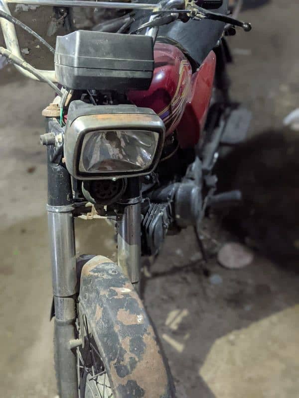 HONDA 70 1987 KARACHI NUM 5