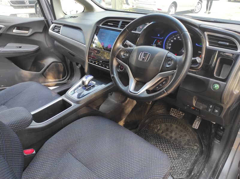 Honda Fit Shuttle Hybrid 2014 4