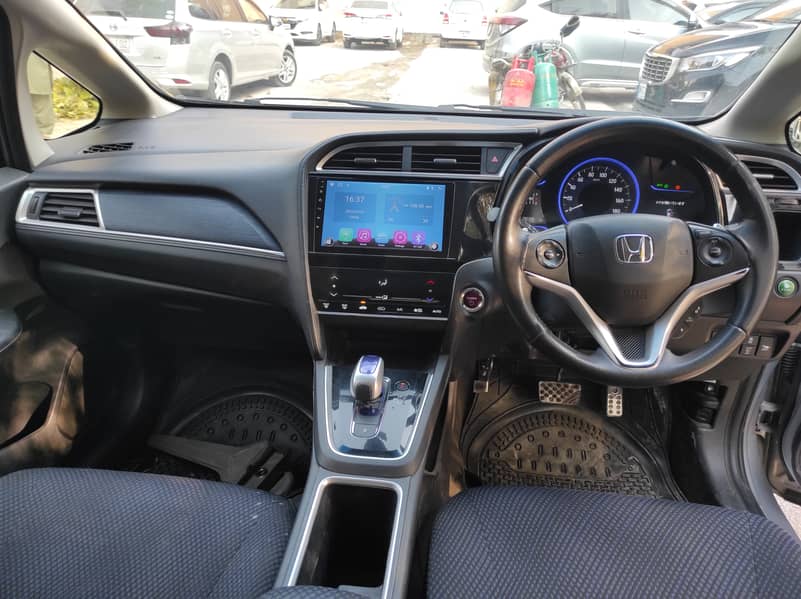 Honda Fit Shuttle Hybrid 2014 5