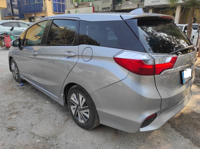 Honda Fit Shuttle Hybrid 2014 9