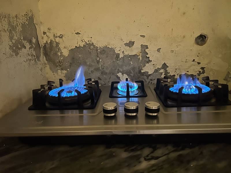 KENWOOD Luxurious Gas Hob  …. . 15 Days Use …. . 5