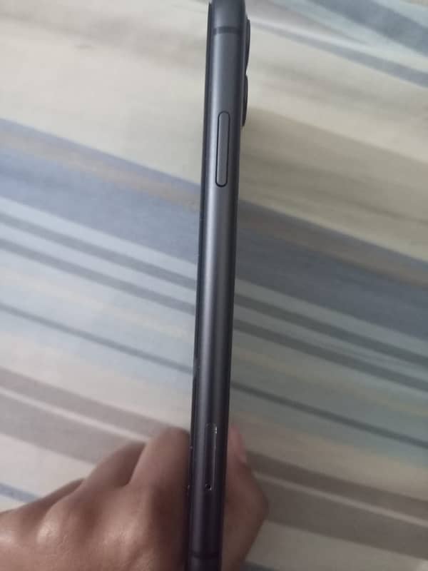 IPHONE 11 64GB JV NON PTA 1