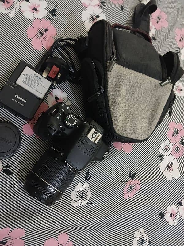 DSLR Camera Canon EOS 700D 0