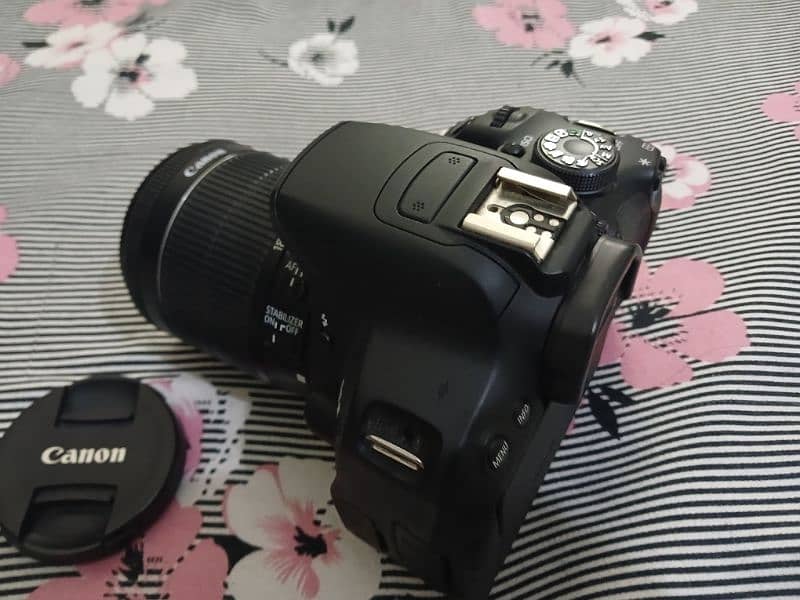 DSLR Camera Canon EOS 700D 3