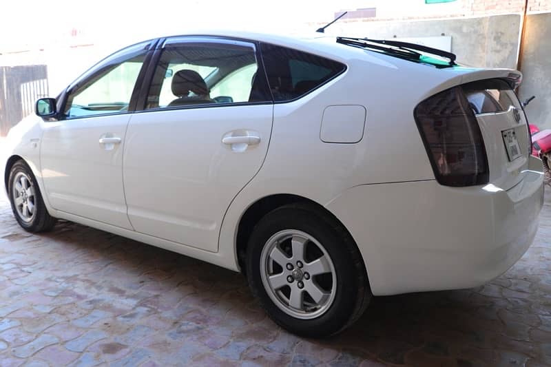 Toyota Prius 2010 Model/2013 Register 11