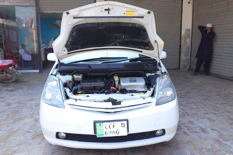 Toyota Prius 2010 Model/2013 Register 18