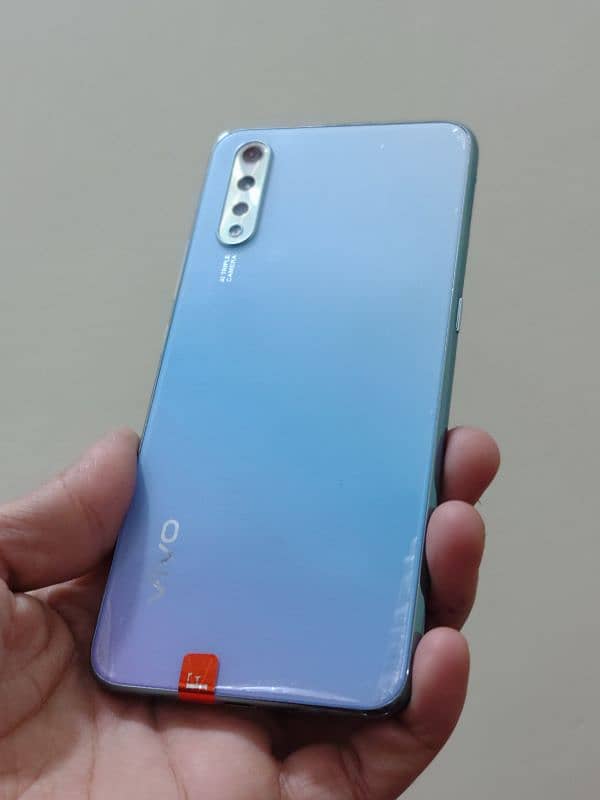 Vivo S1 8/256 Super AMOLED Display 2