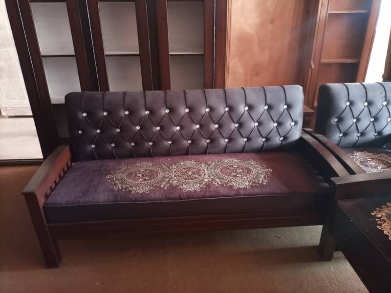 Sofa and dewan and table set for sale 7