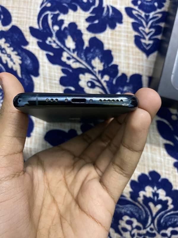 IPhone 11 pro 256gb with box factory unlocked 1