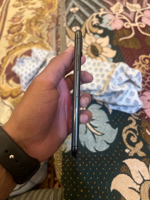 iphone x, in used condition 1