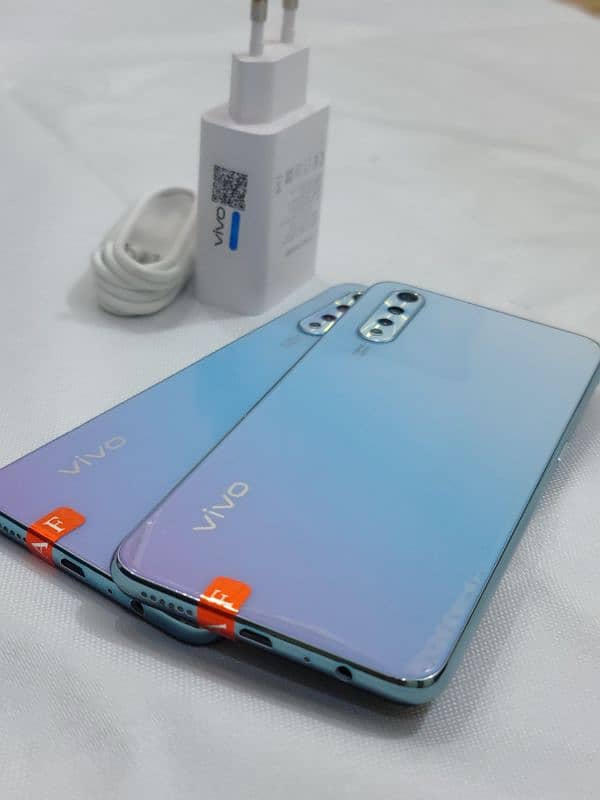 Vivo S1 8/256 Super AMOLED Display 4