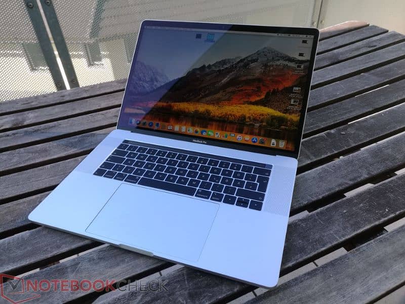 Macbook 2018 15" retina 0