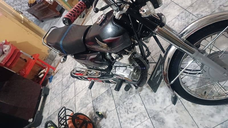 Honda 125 For urgent sale 2024 modal 195k fix price 1