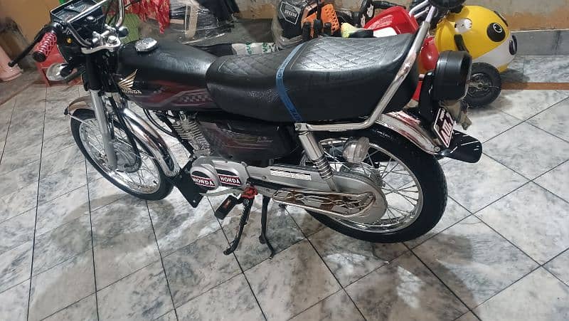 Honda 125 For urgent sale 2024 modal 195k fix price 9