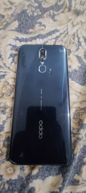 Oppo F11. 3