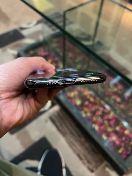 iphone XS Max 5