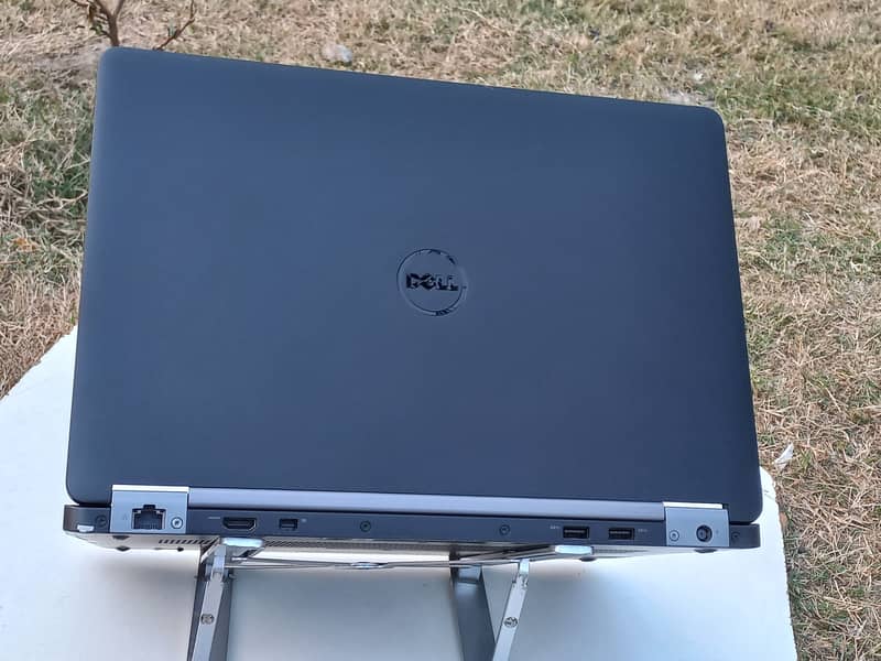 Dell latitude 7470 core i7 6th gen 8gb ram 256gb sd FHD screen 12