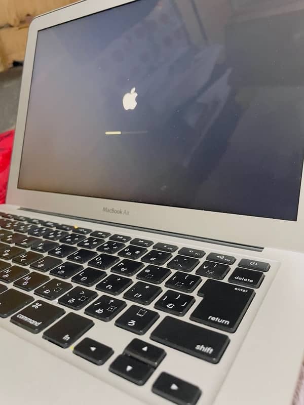 Mac book 2013 (13inches)Mid 10/10 lush condition 128GB SSD 5