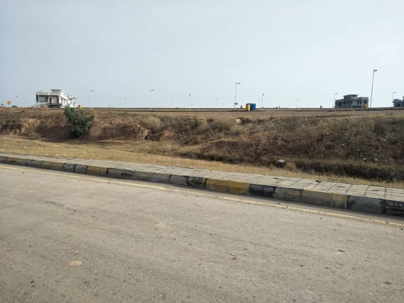 10 Marla Plot in Block I, Bahria Town Phase 8 Prime Location at Investor Price 2